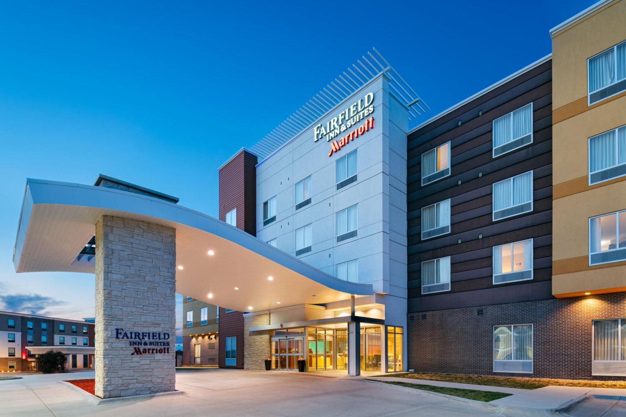 Fairfield Inn & Suites By Marriott Lincoln Airport מראה חיצוני תמונה